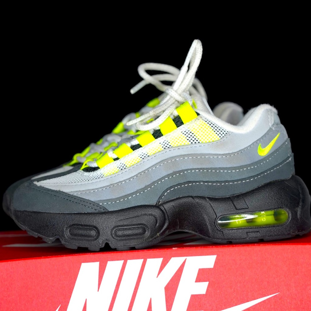 Air Max 95. Toddler sz 11.5, Gently Used. In great condition.